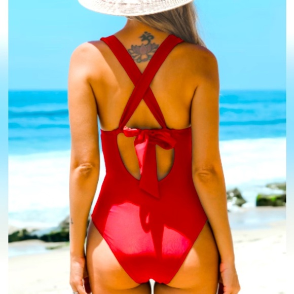 Brand New Cupshe Red One-Piece Swimsuit Cutouts V-Neck Criss Cross Tie Back - Picture 3 of 16